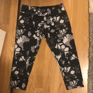 Beyond Yoga Black and Grey Leggings